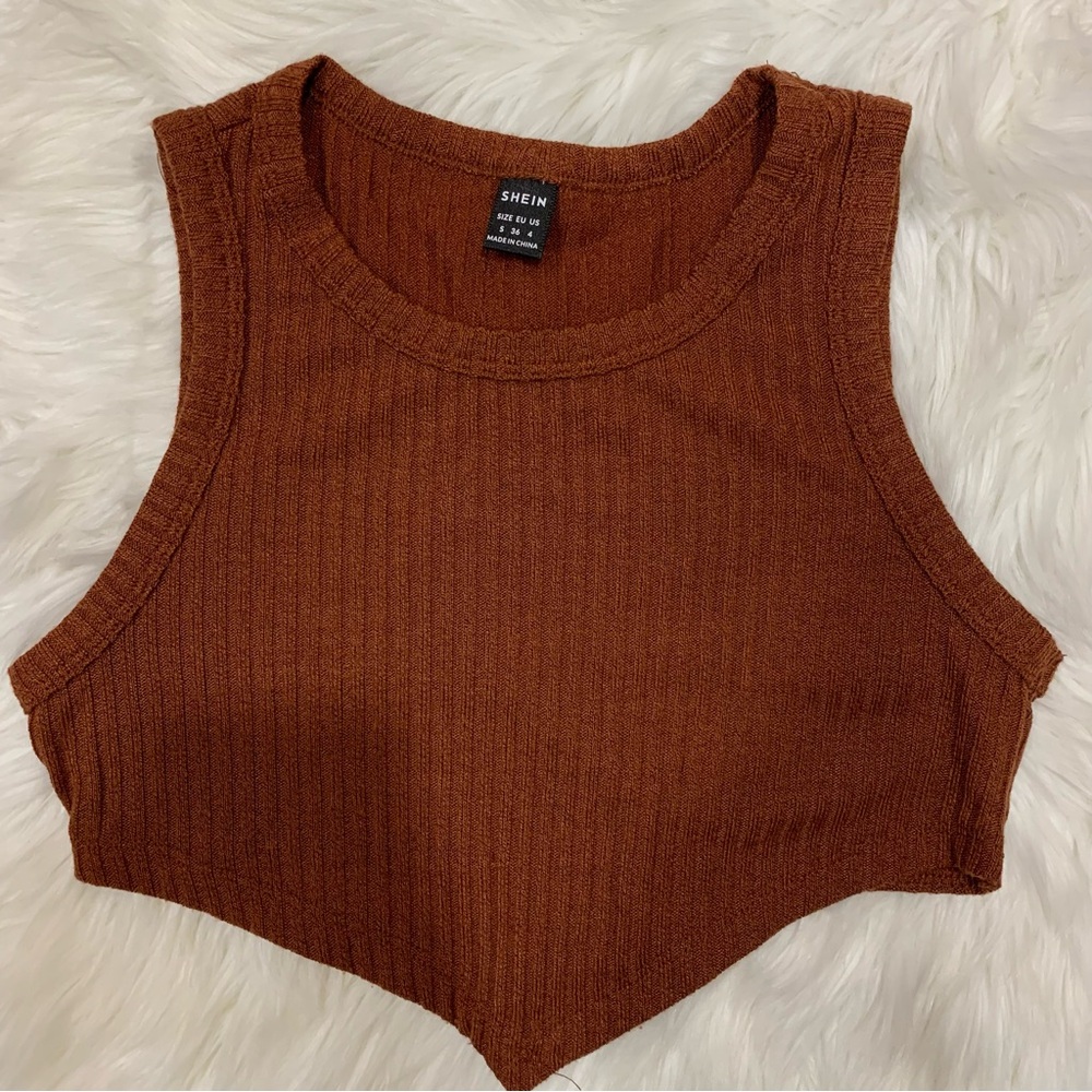 Cropped rib knit tank top